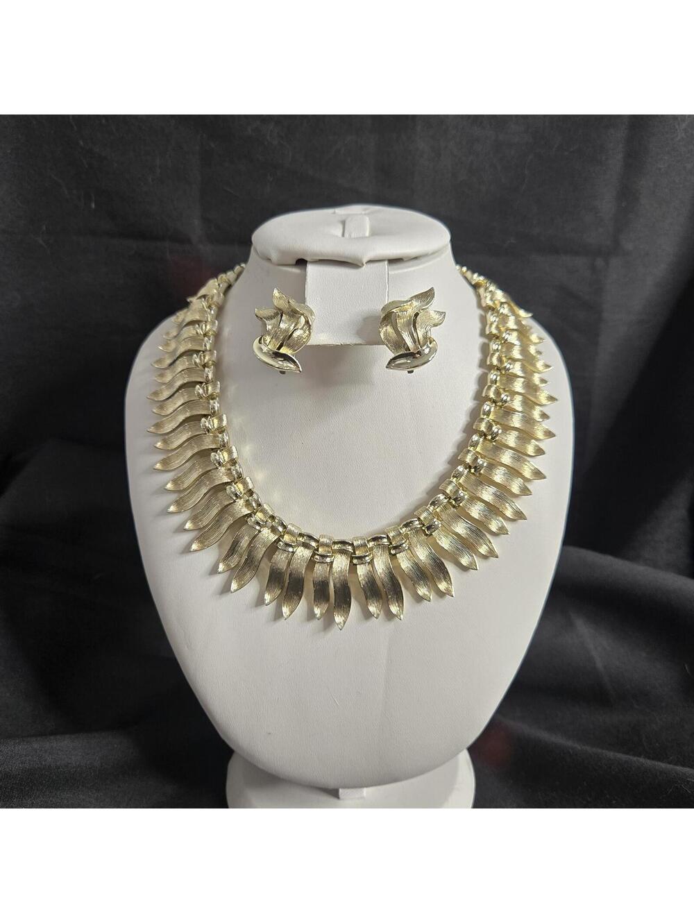 Vintage Lisner Gold Tone Leaf Fringe Necklace Earrings Set MCM 50s